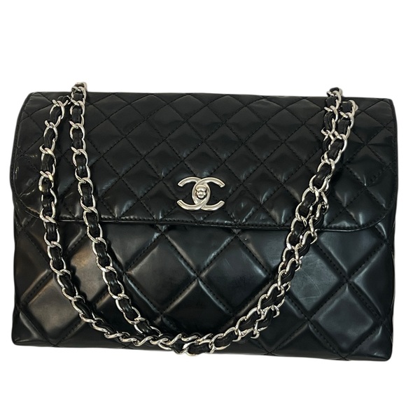 CHANEL In the Business Flap Bag - Picture 12 of 16